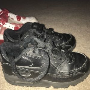 Black Airmaxs